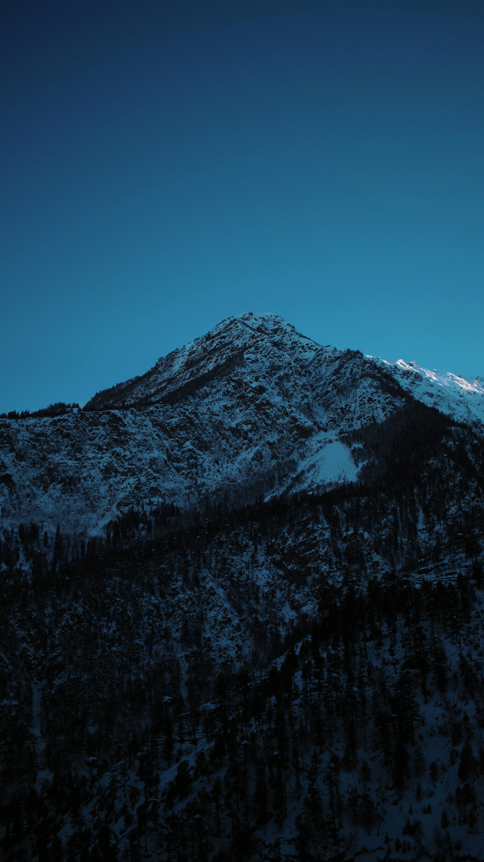 Canon EOS 700D (EOS Rebel T5i / EOS Kiss X7i) + Canon EF-S 24mm F2.8 STM sample photo. Icy mountain scenry photography