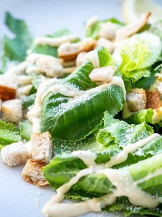 closed photography of vegetable salad with croutons in plate