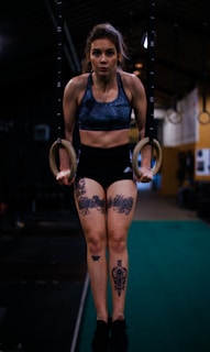 woman doing workout \