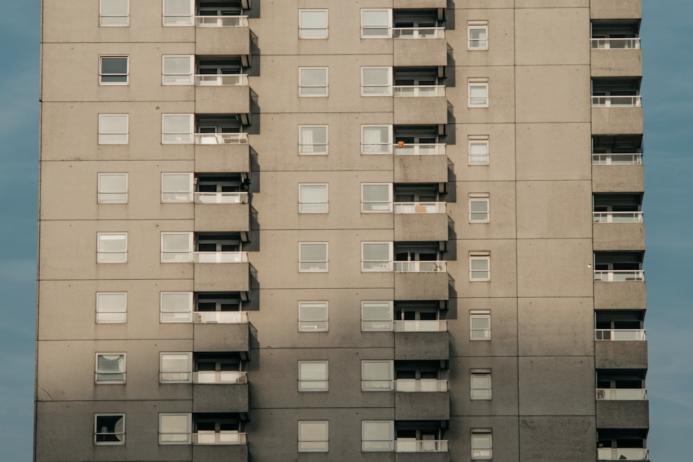 gray concrete building