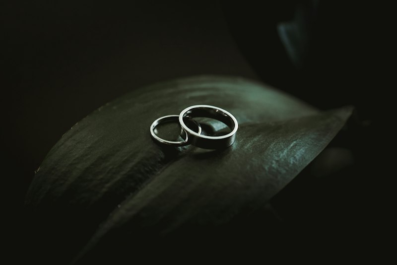 Men's Polished Edge Wedding Band