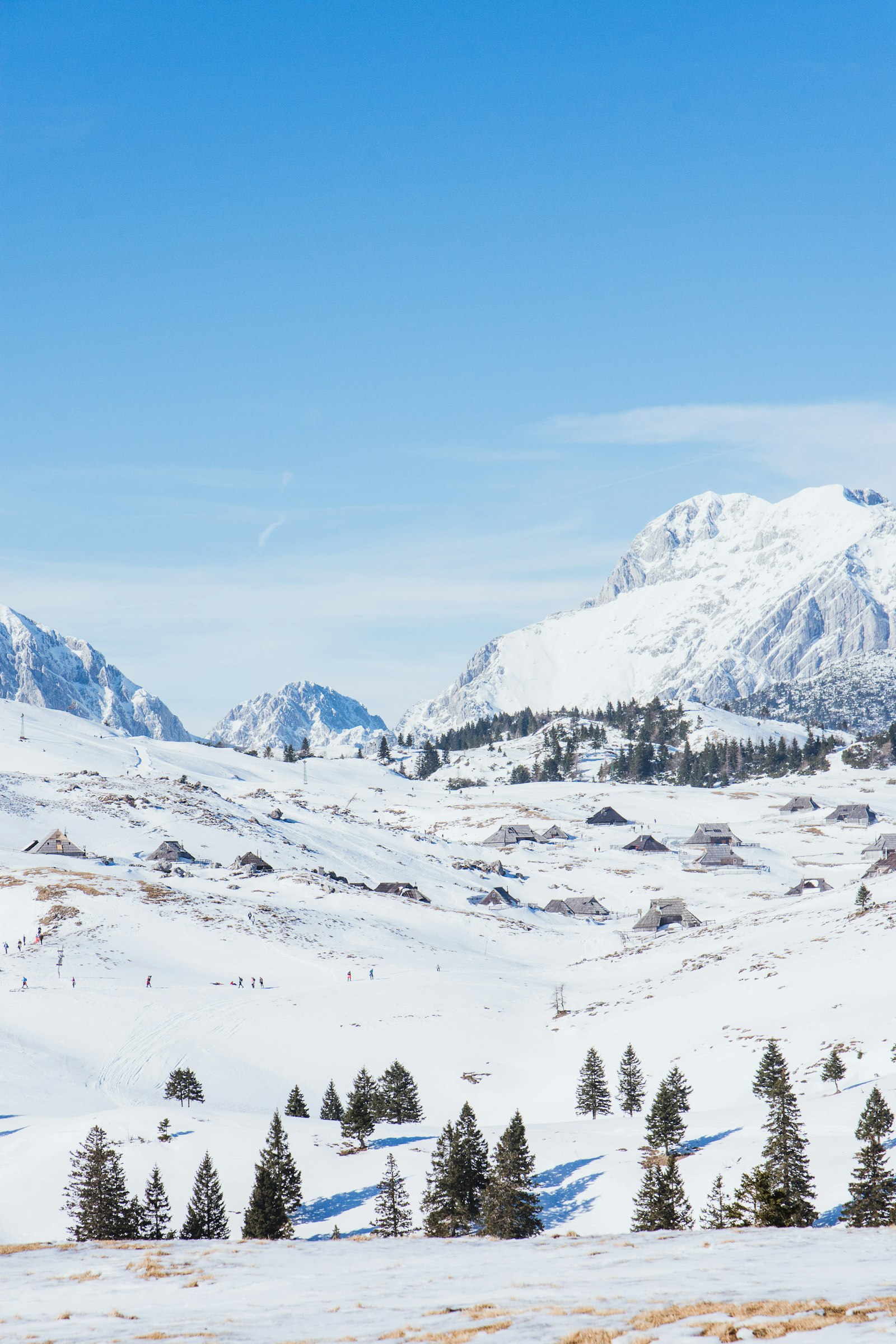 Nikon D7200 + Sigma 17-70mm F2.8-4 DC Macro OS HSM | C sample photo. Land covered in snow photography