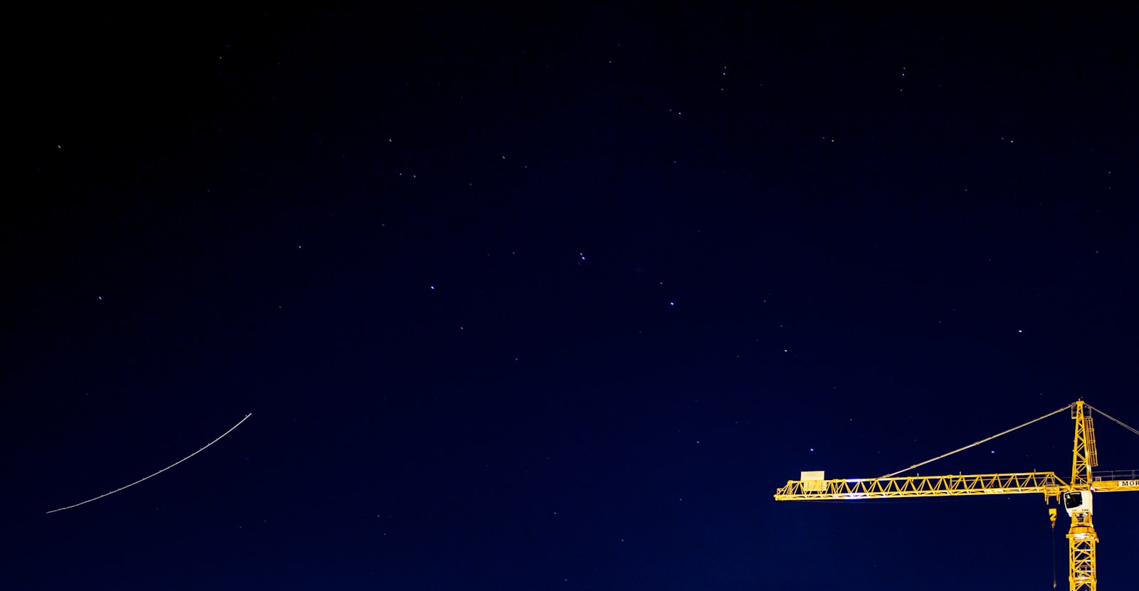 Canon EOS 600D (Rebel EOS T3i / EOS Kiss X5) + Canon EF-S 18-55mm F3.5-5.6 IS sample photo. Yellow crane during nighttime photography