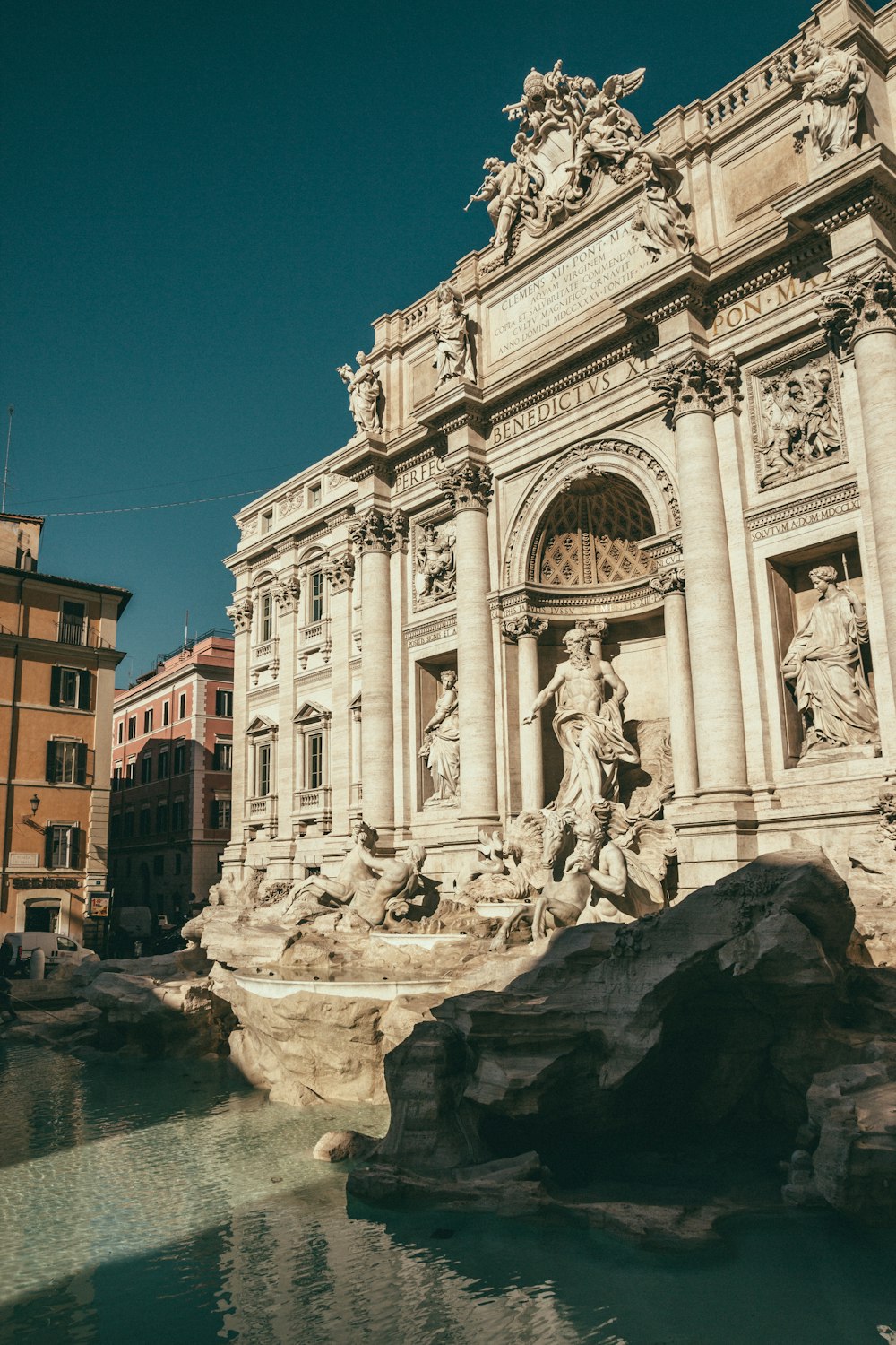 Trevi Fountain during daytime