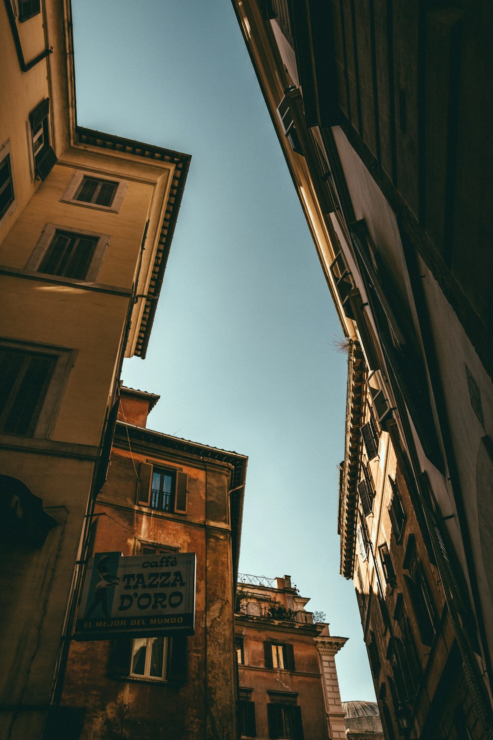 photo en contre-plongée d’un bâtiment