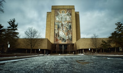 Theodore M. Hesburgh Library - Desde Library Lawn, United States