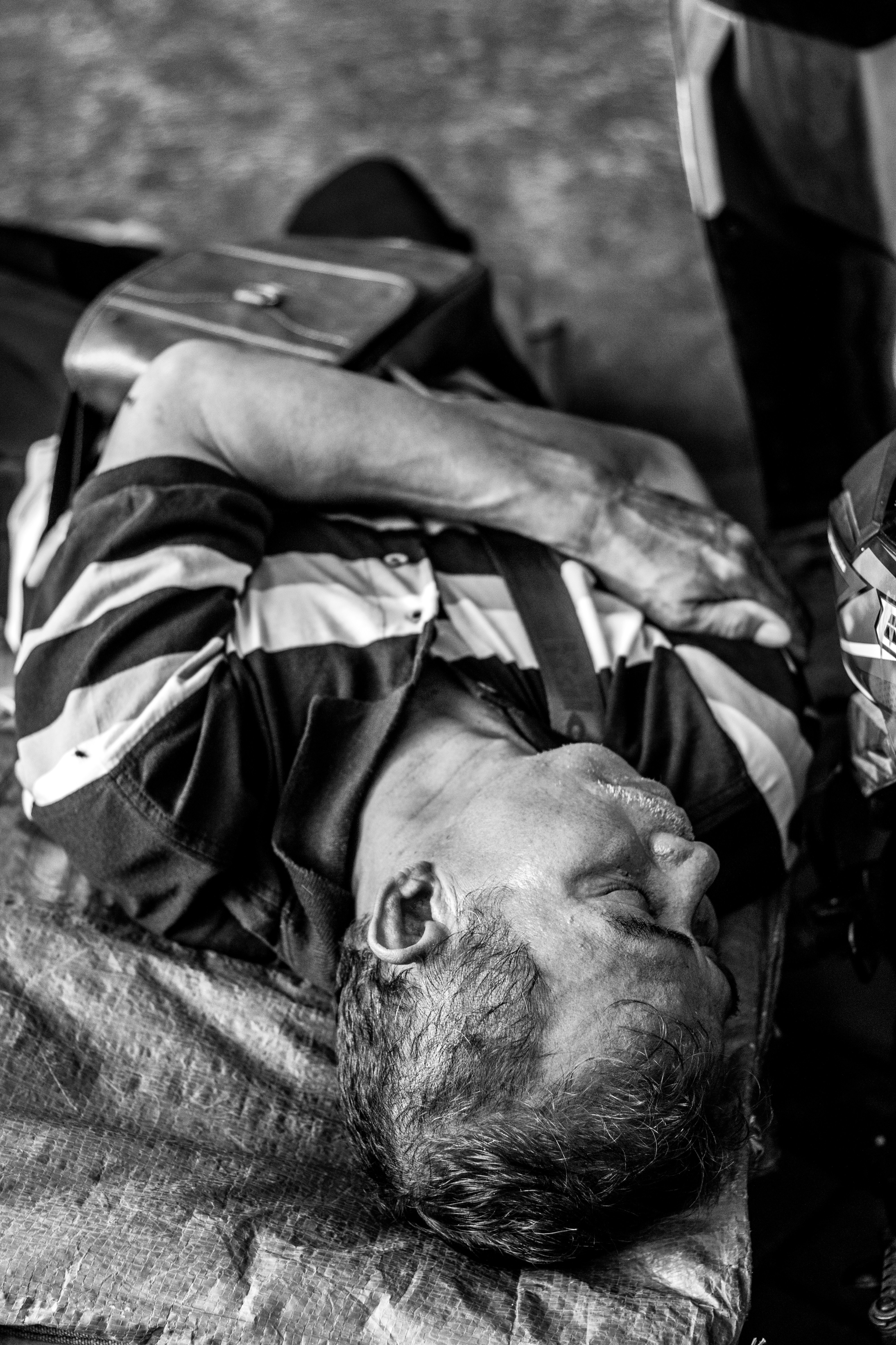 black and white bed linen