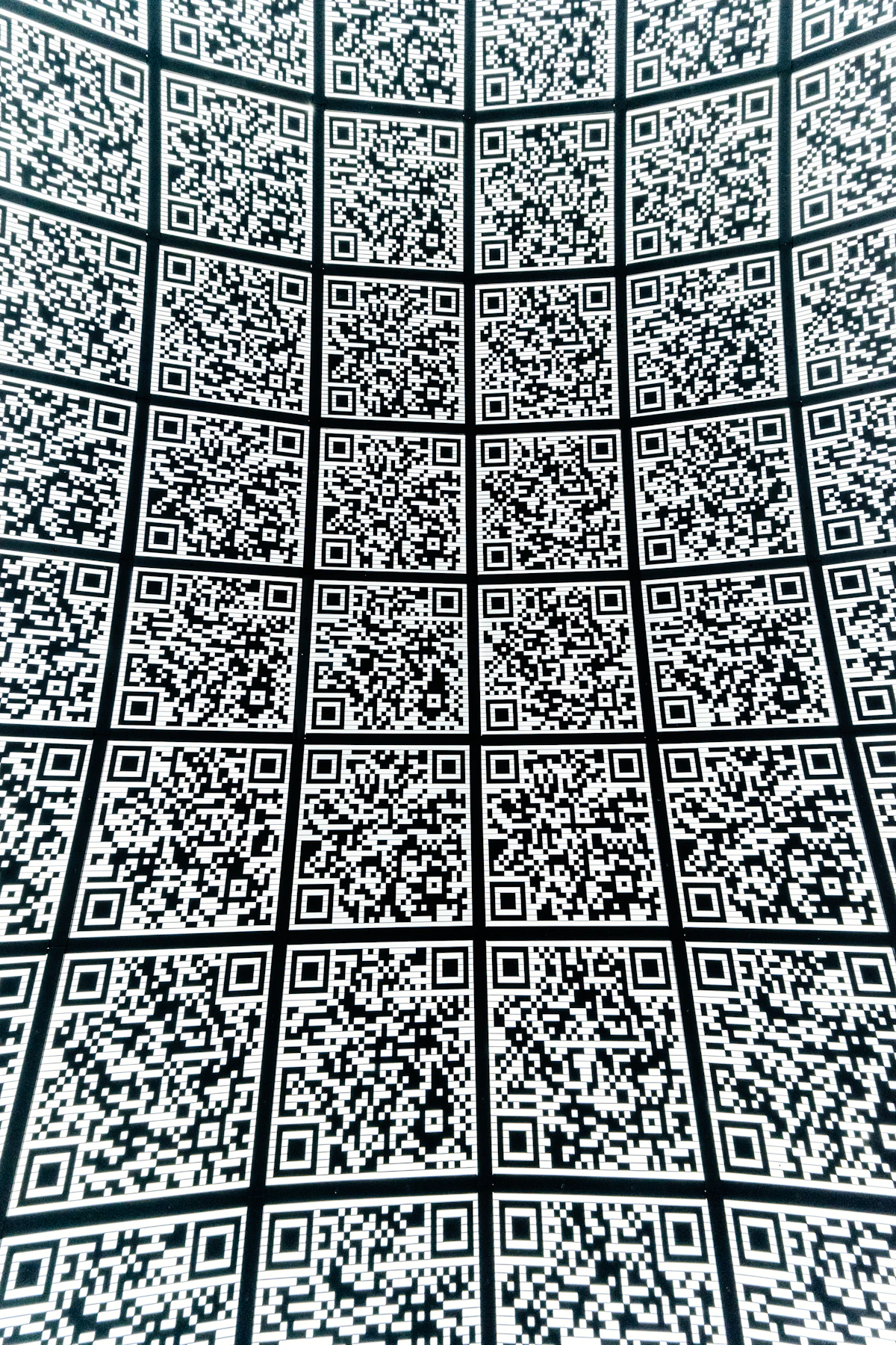 QR Code Error Correction Explained: How Levels L/M/Q/H Work and Their Impact on Logo Integration