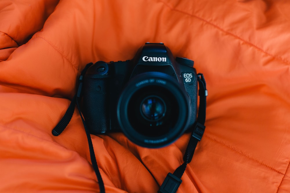 Fotocamera Canon nera