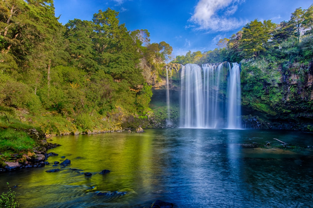 waterfall during daytime \