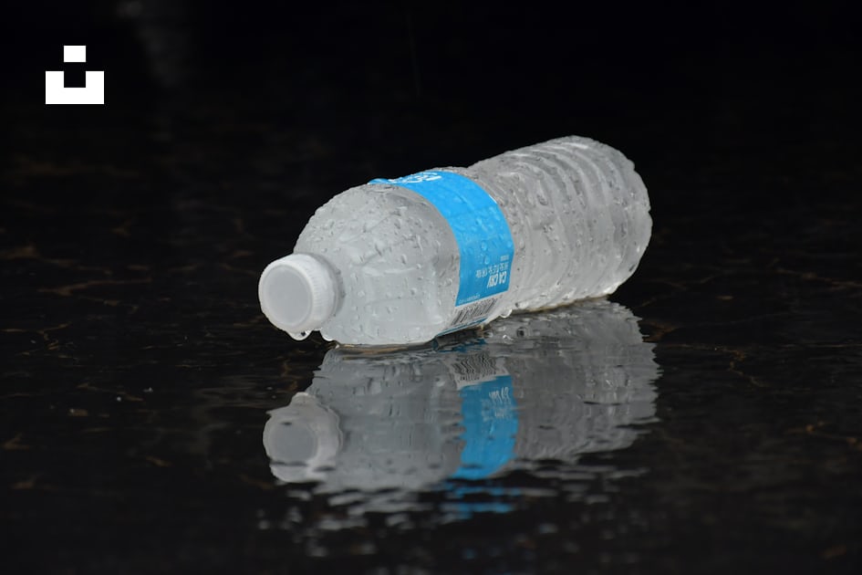 Water plastic bottle photo – Free Bottle Image on Unsplash