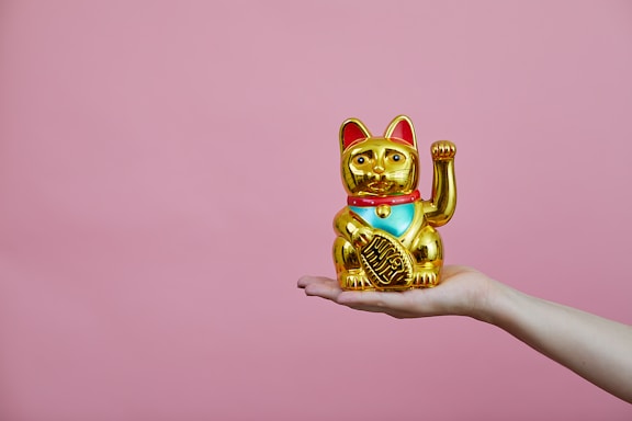 gold maneki-neko