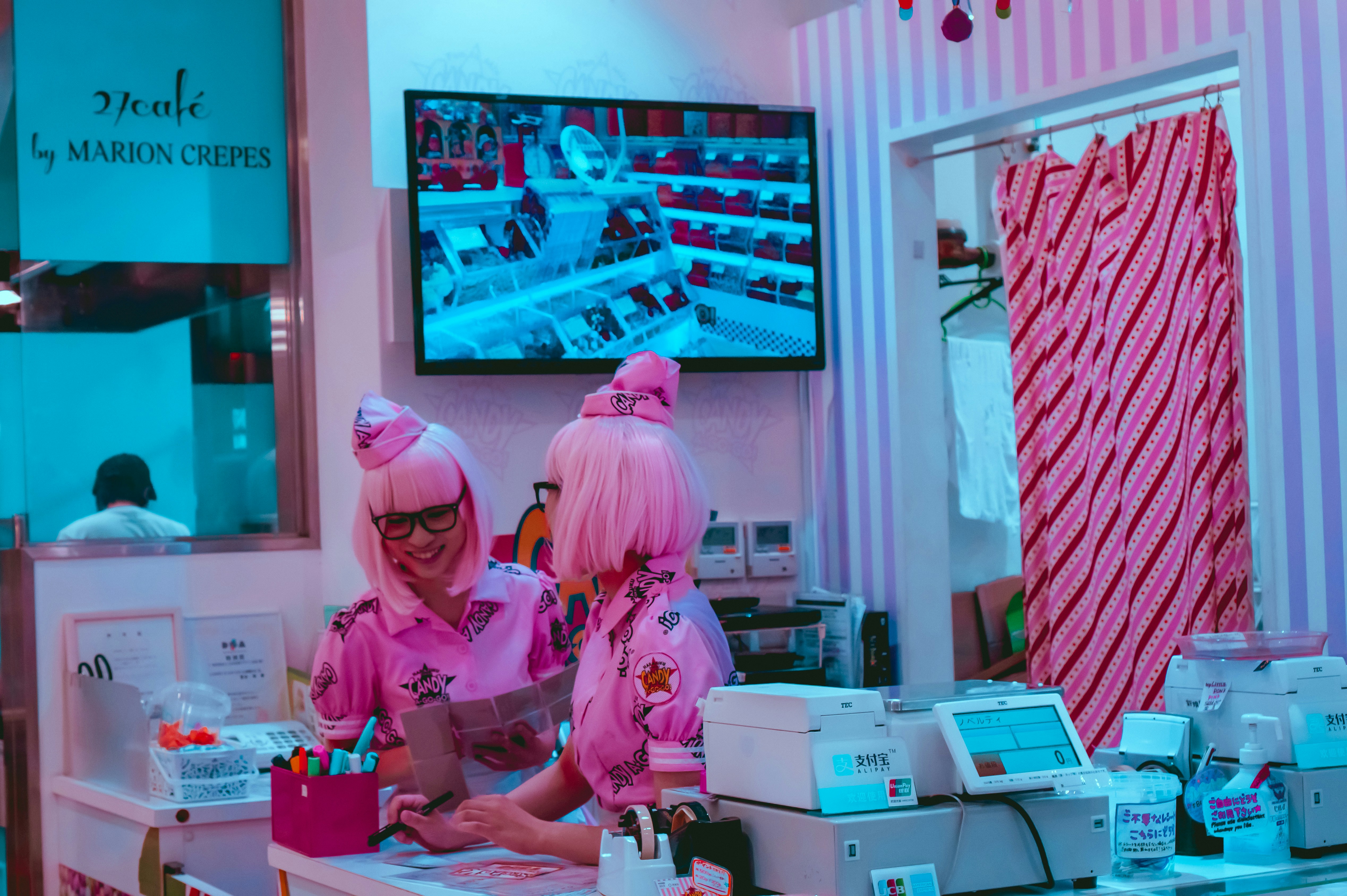 真中まなの昔は原宿のKAWAII MONSTER CAFEで輝いていた