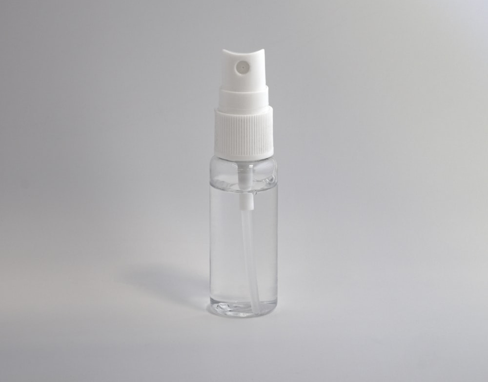 Frasco de spray transparente e branco