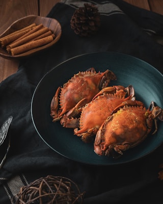 a plate of cooked crabs on a table