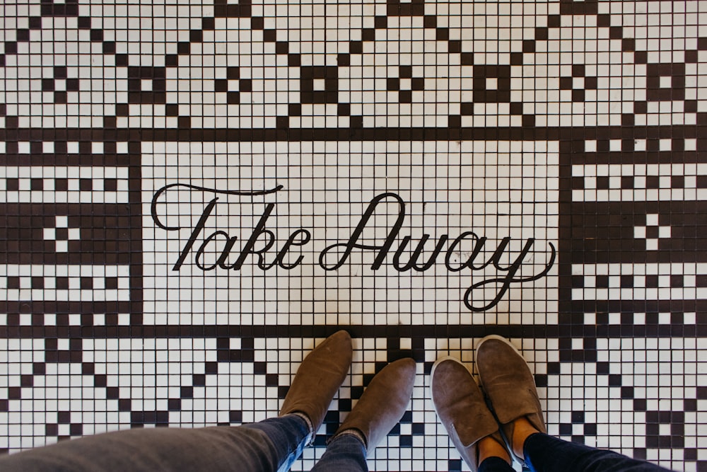 Take Away ceramic tiles décor