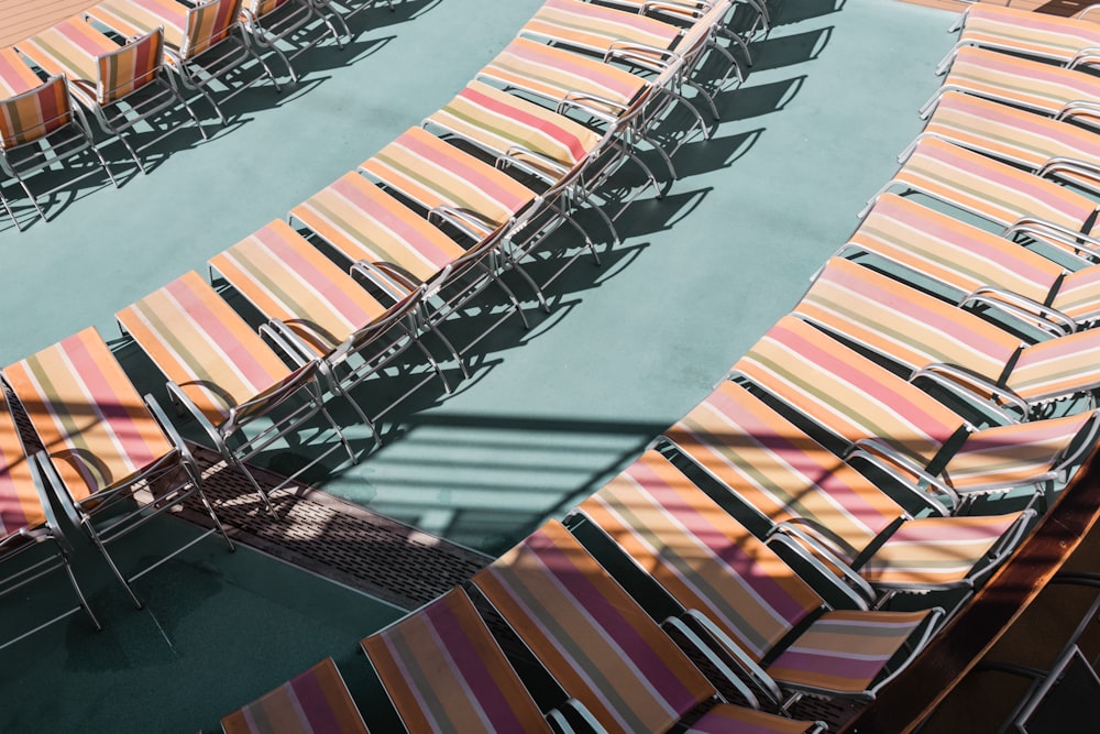 pink-and-beige lounger seat lot