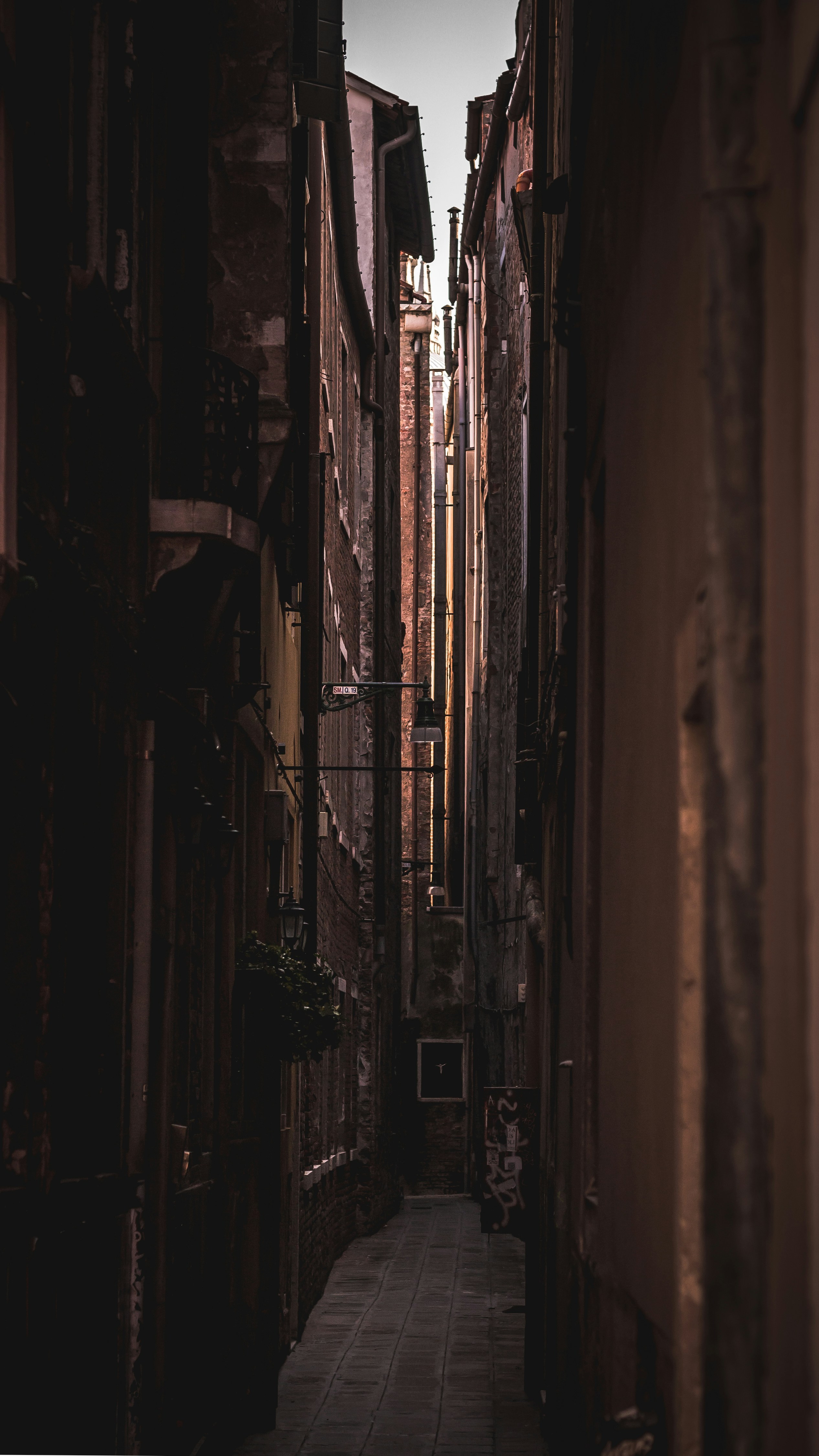 Alley In Middle Of Buildings During Daytime Photo Free Image On Unsplash