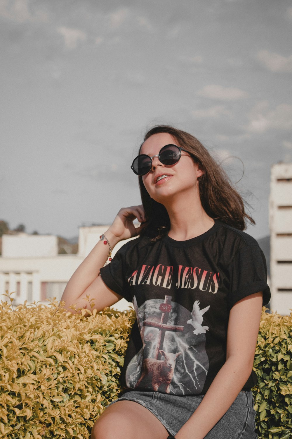 woman wearing black sunglasses