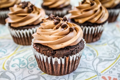 close up photography of cupcakes dessert teams background