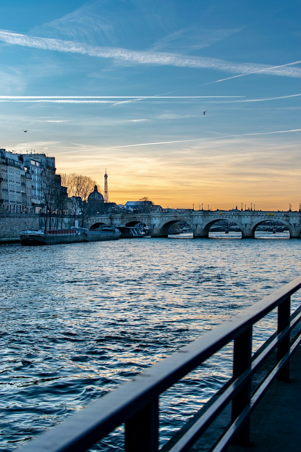 Brücke und Fluss