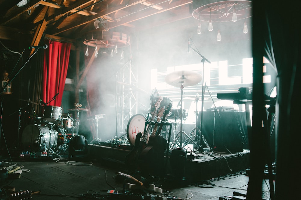 photo of brown and gray drum set