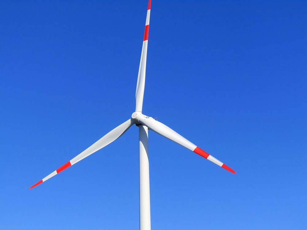 Aspa de molino de viento blanca y roja