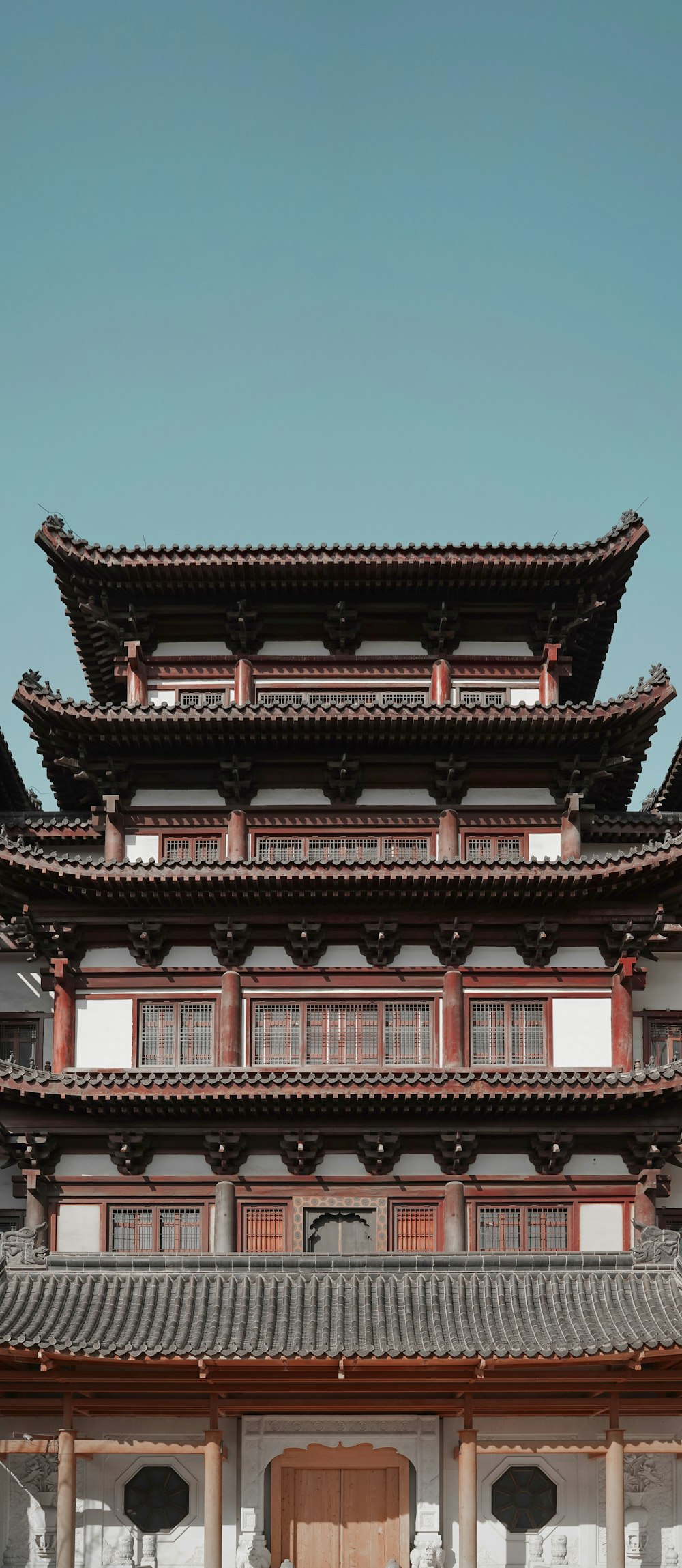 brown 4-storey gazebo during daytime