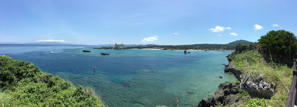 A panoramic view of Islas del Rosario from above, showing the contrast of green islands and blue sea.