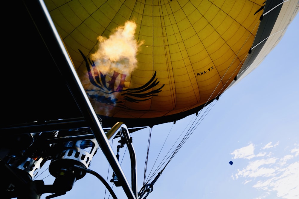 lighted air balloon during daytime