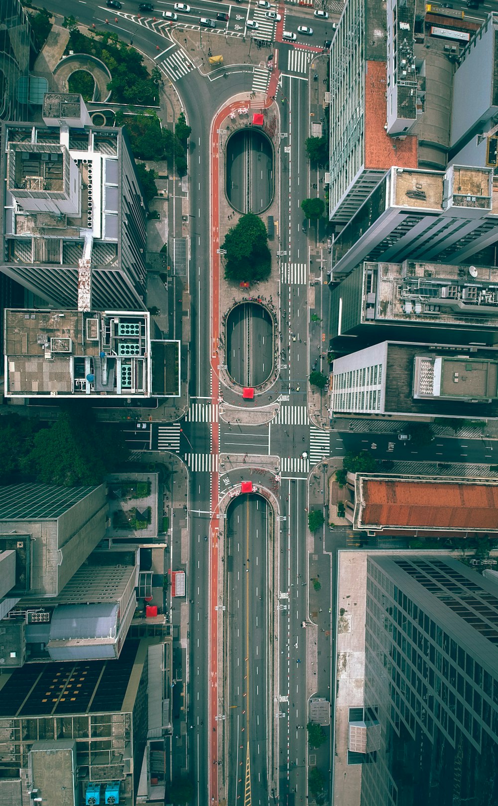 Vista aérea dos edifícios durante o dia