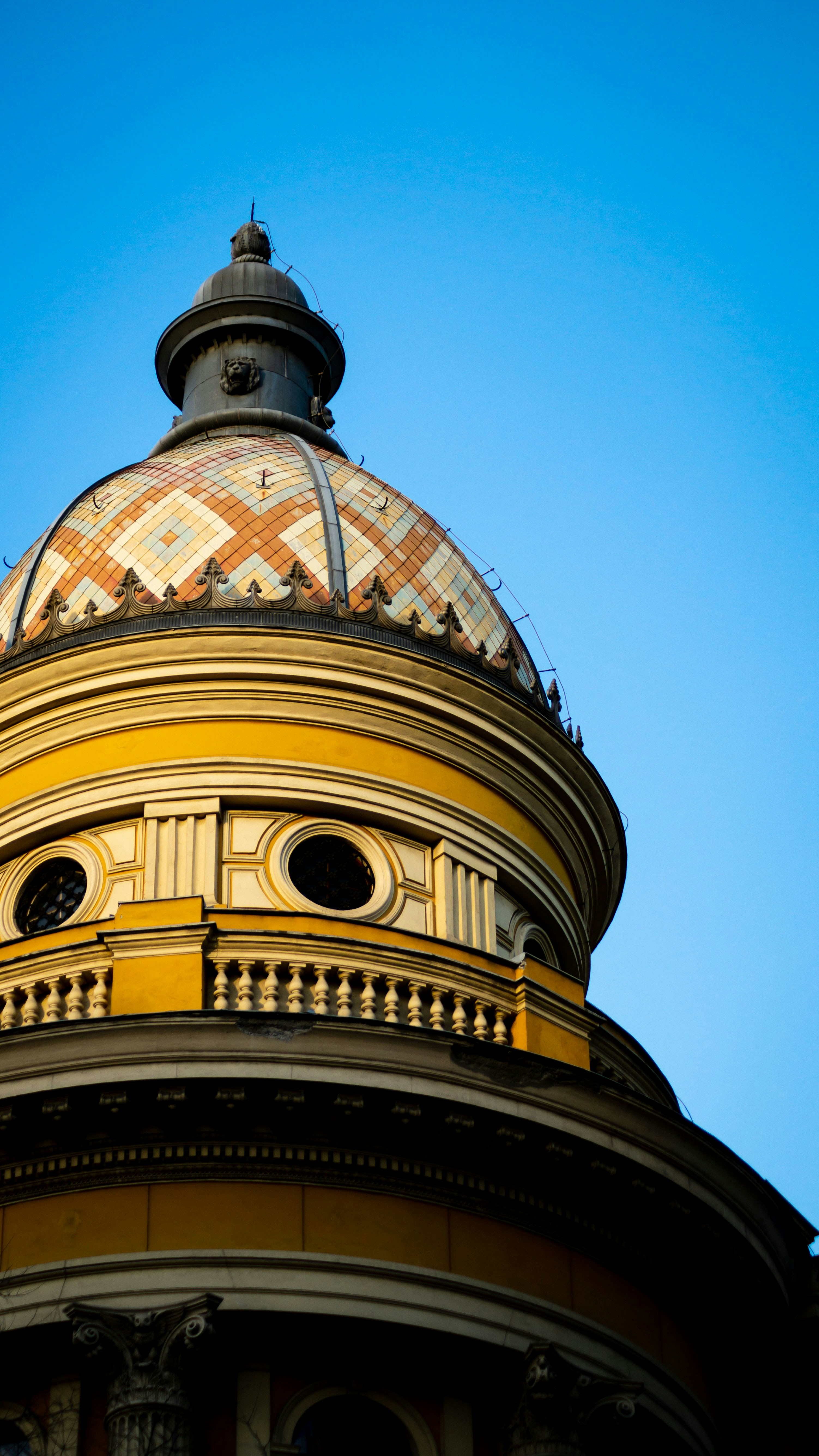 yellow and brown dome building