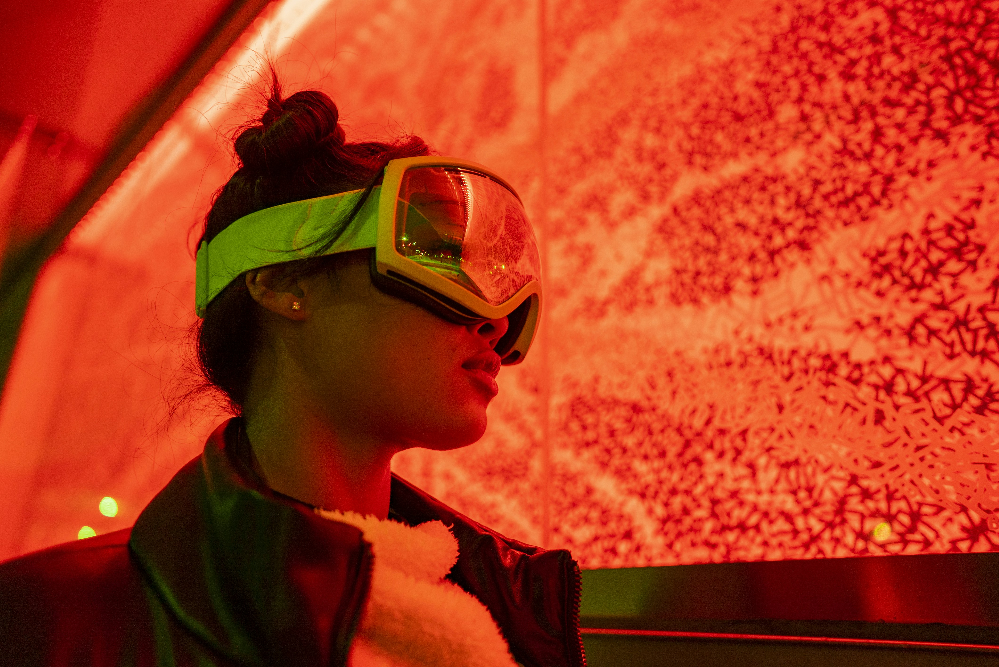 student and teacher exploring a virtual science lab - virtual education solutions