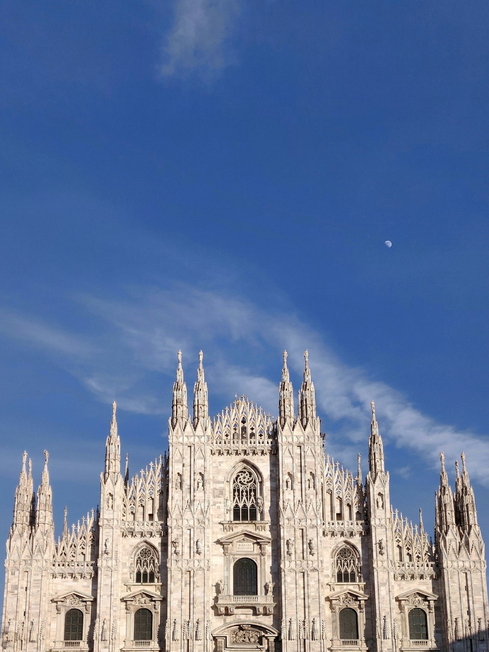 gray concrete cathedral during daytime