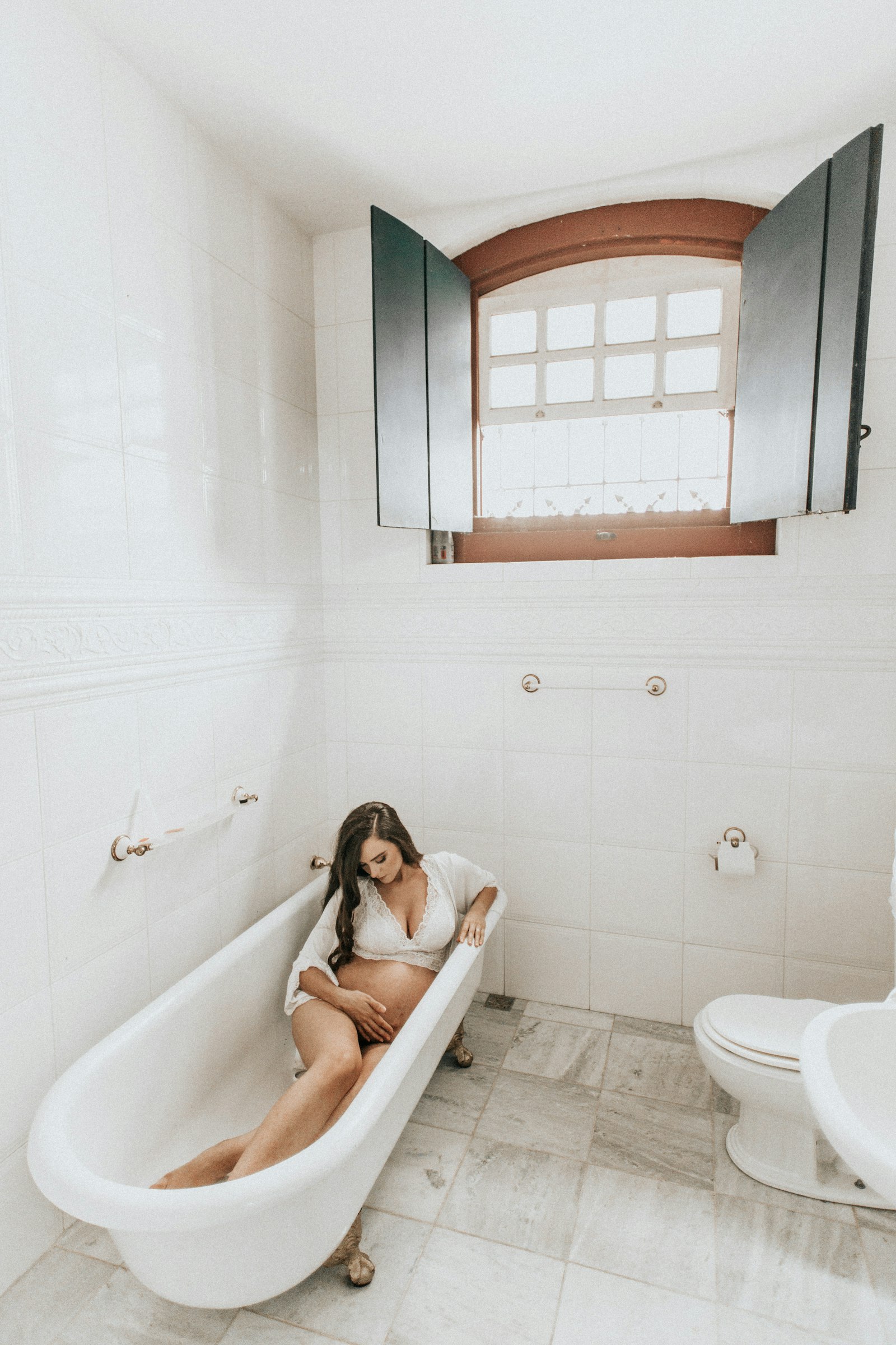 Canon EOS 6D + Canon EF 20mm F2.8 USM sample photo. Woman lying in bathtub photography