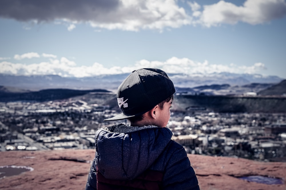 boy wearing black Nike fitted cap