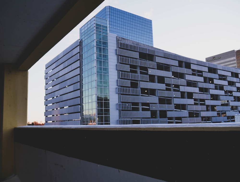 gray concrete building during daytiime