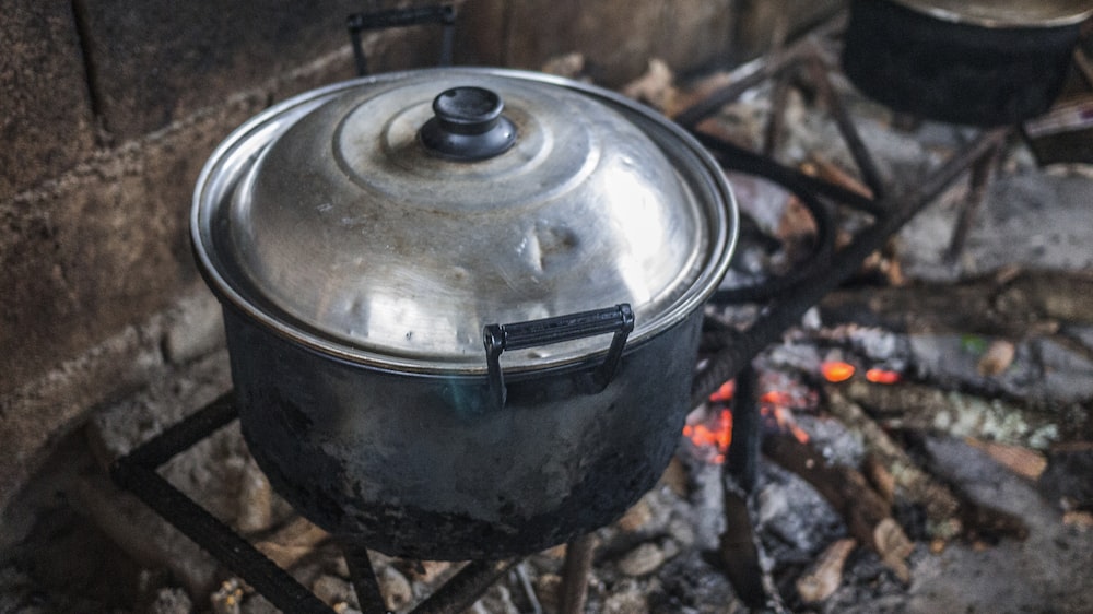 gray stainless steel cooking pot close-up photo