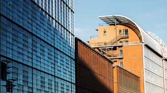 Exterior view of a commercial property under Guimarães administration with clean lines