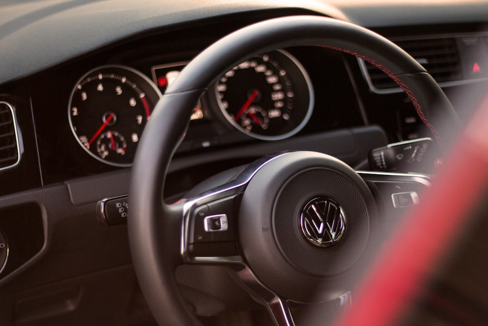 black and gray Volkswagen steering wheel