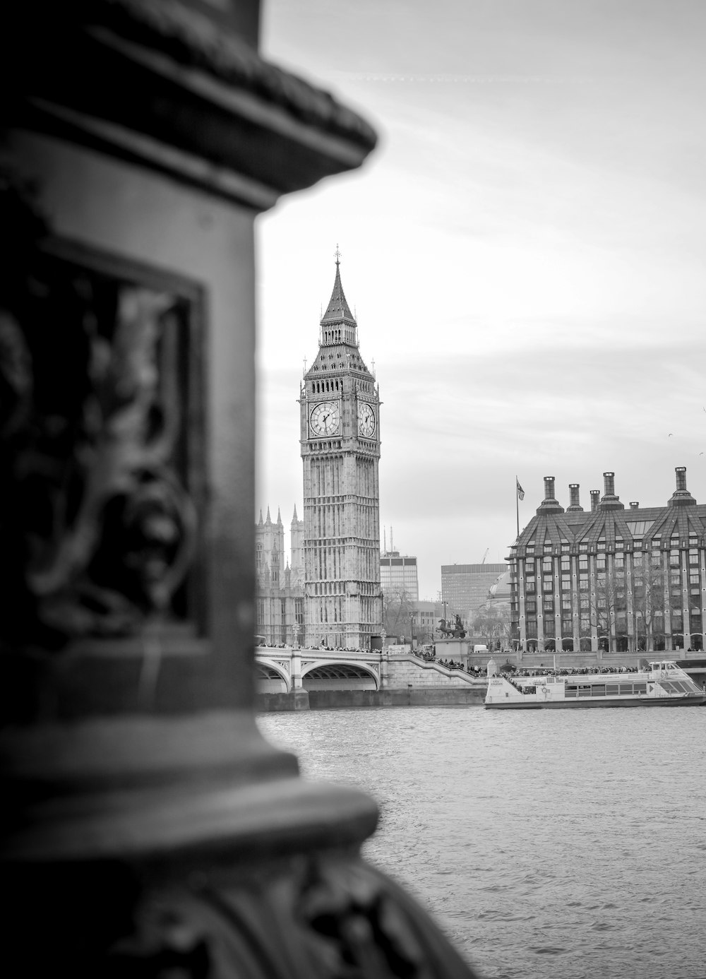 grayscale Big Ben