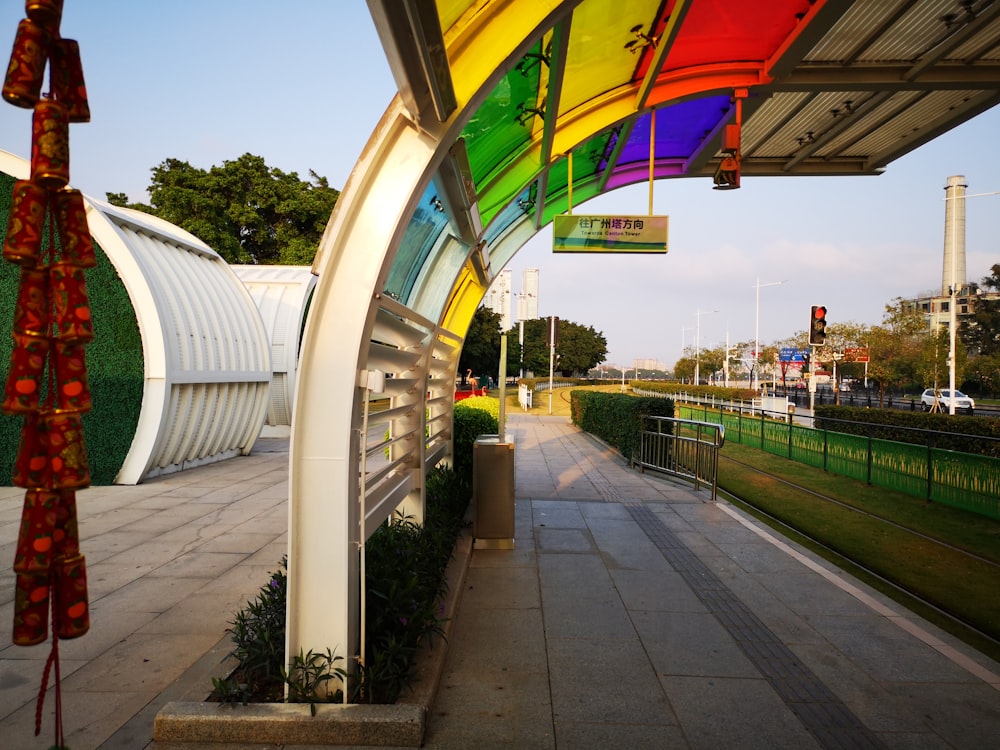 white, green, and red waiting shed during daytime