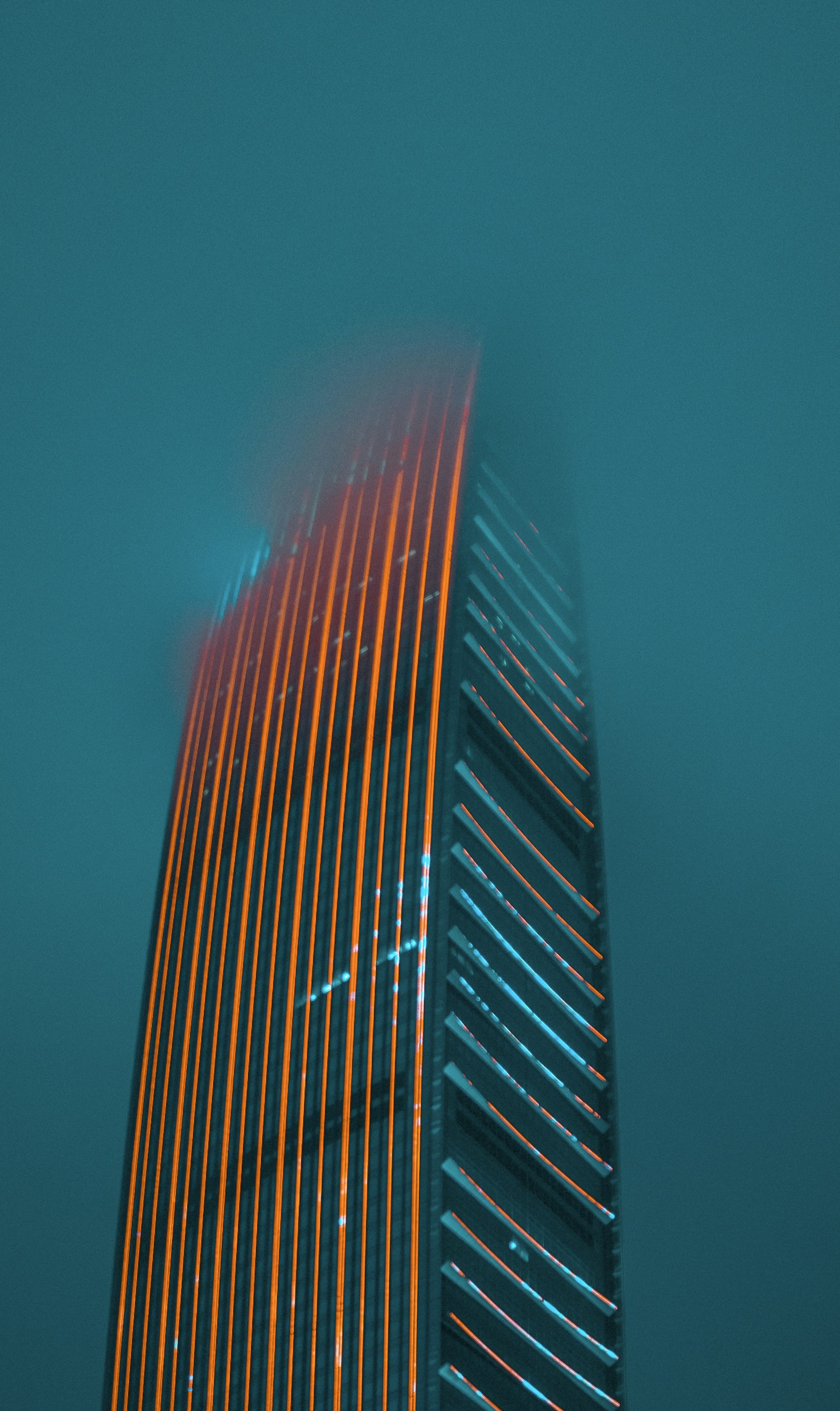 Braunes und schwarzes Hochhaus