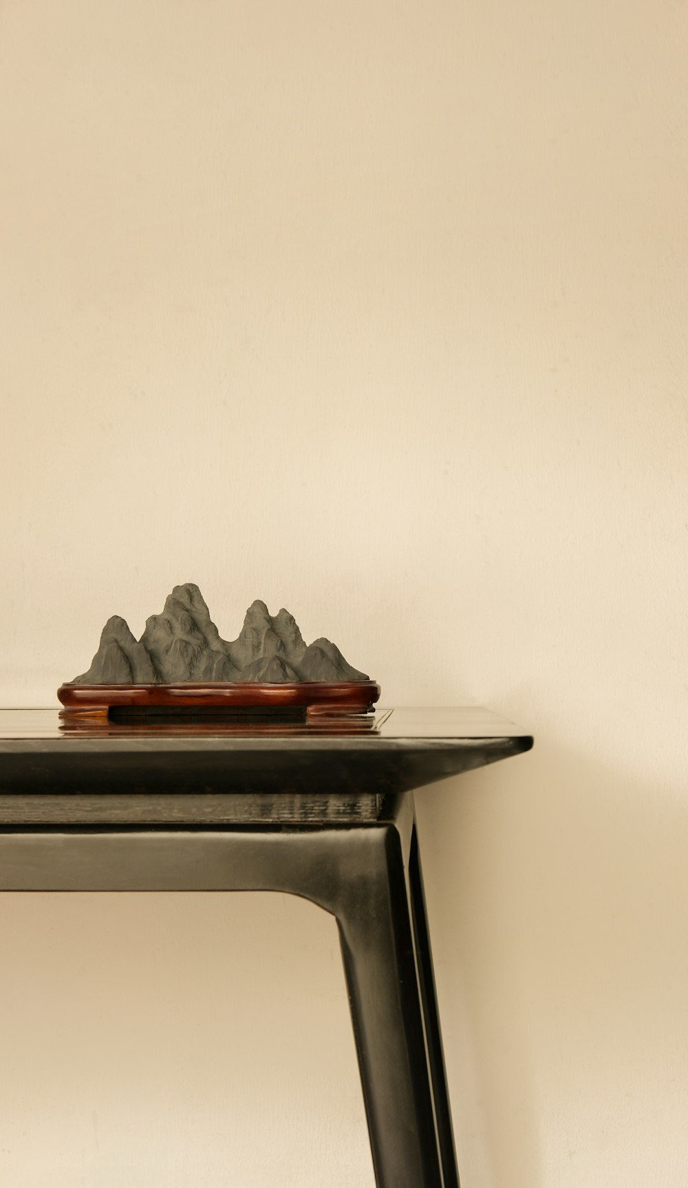 gray mountains table decor