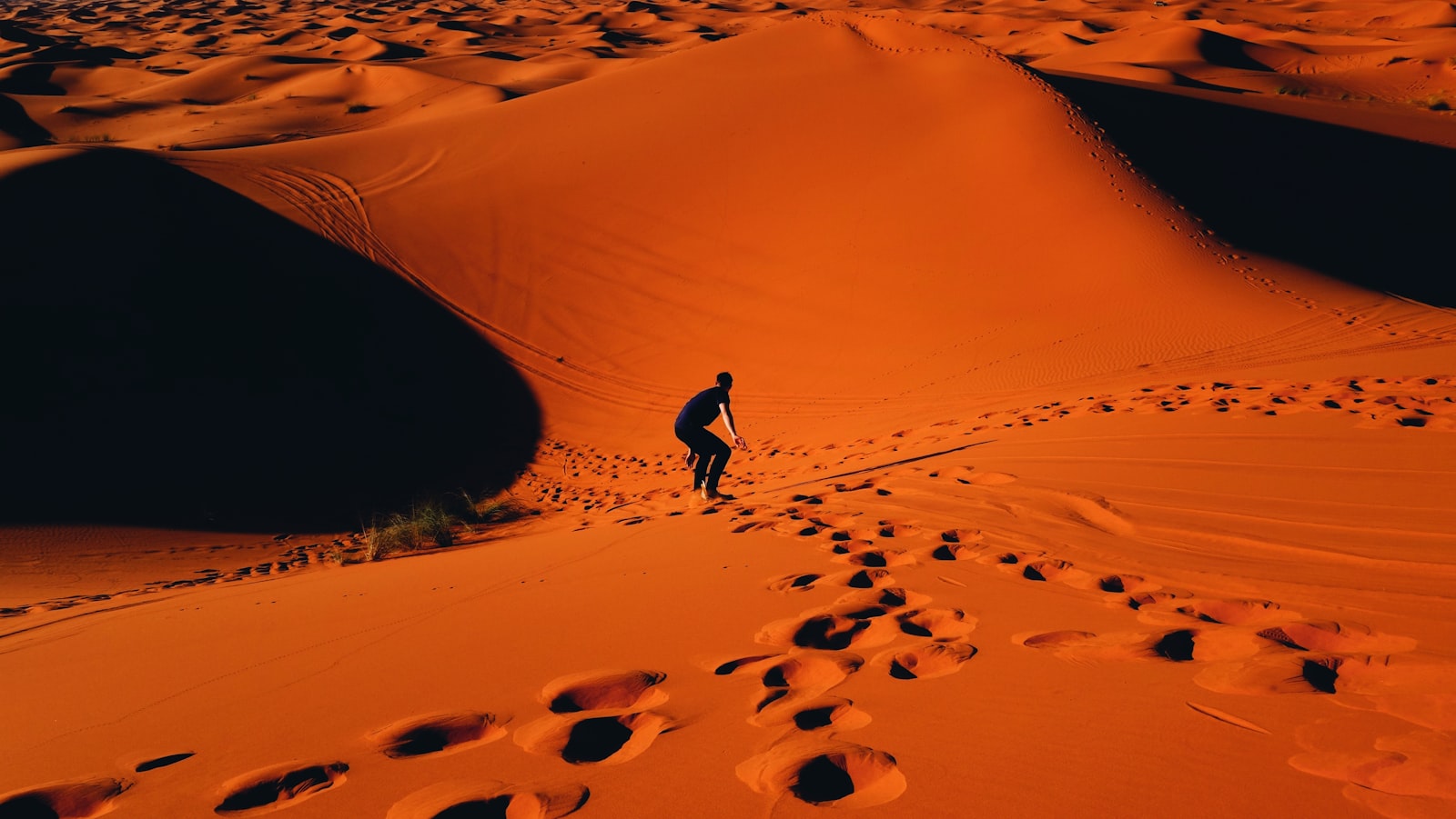 Sony 28-100mm F1.8-4.9 sample photo. Man walking on desert photography