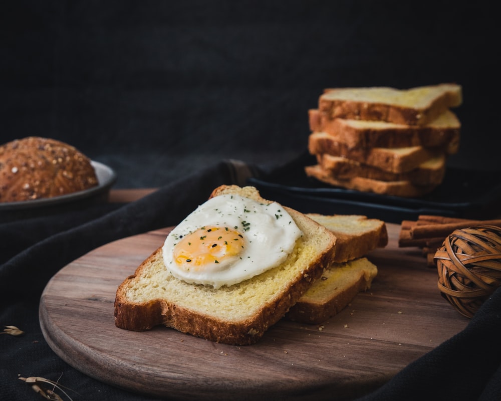 shallow focus photo of egg sandwich