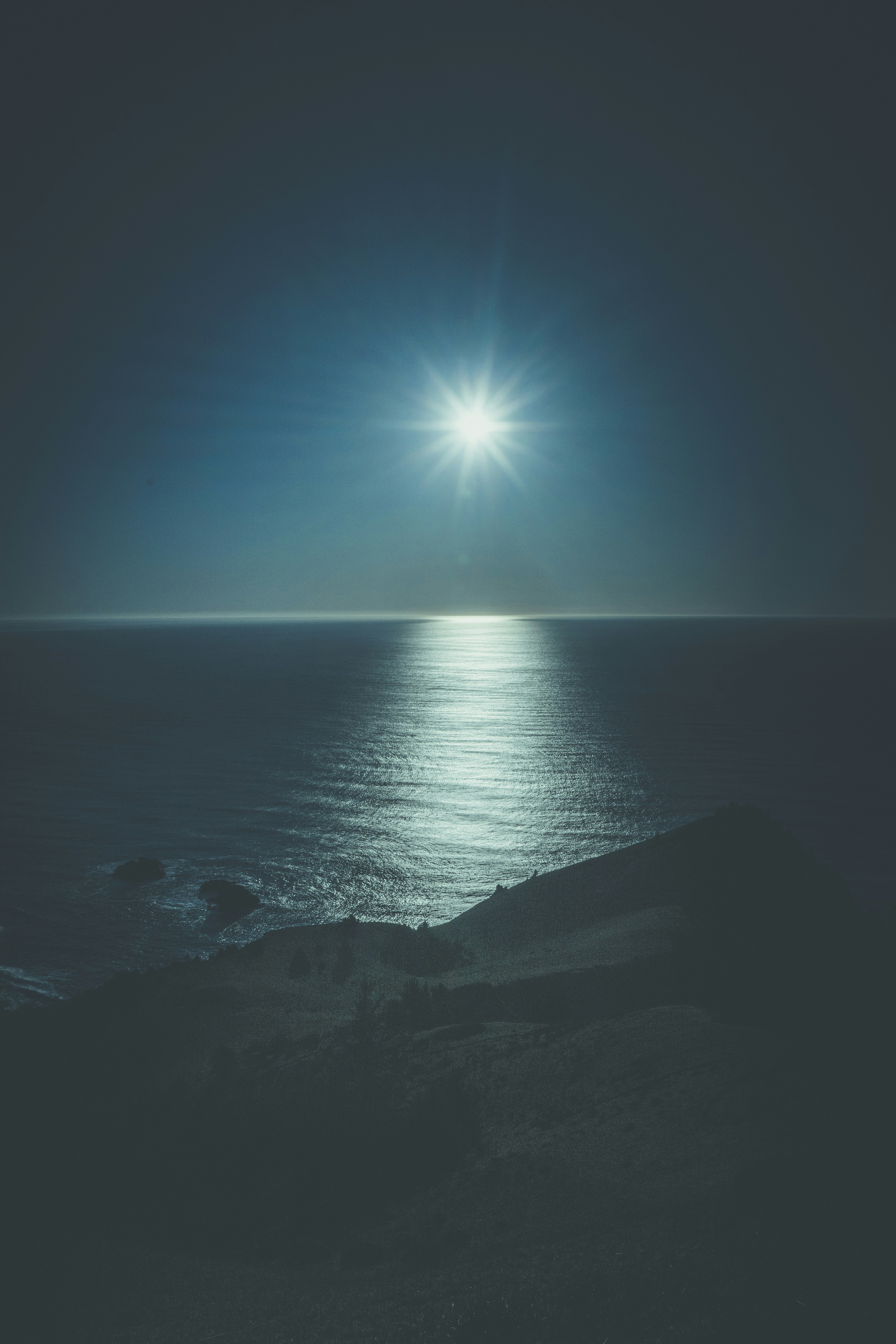 Moon Ocean Pictures Download Free Images On Unsplash