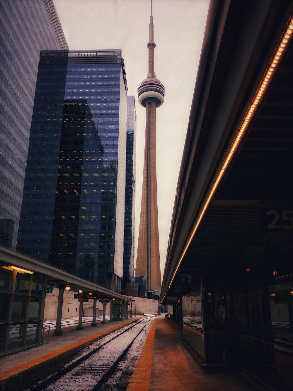 CN Tower during daytime