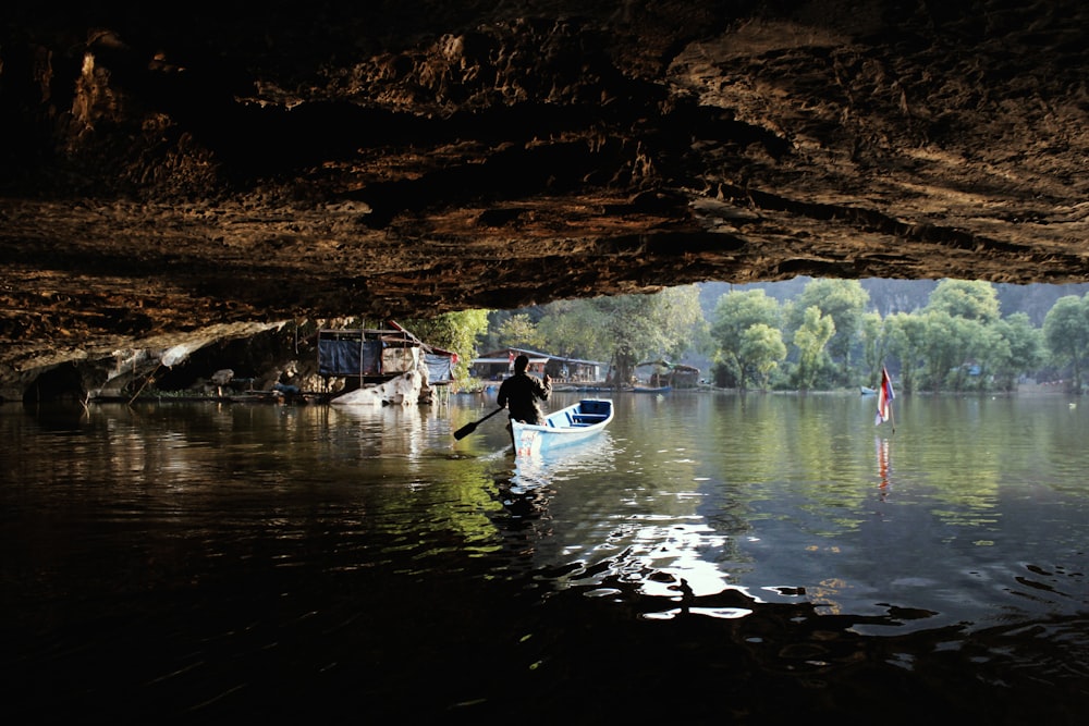 man boating outdoor during daytime