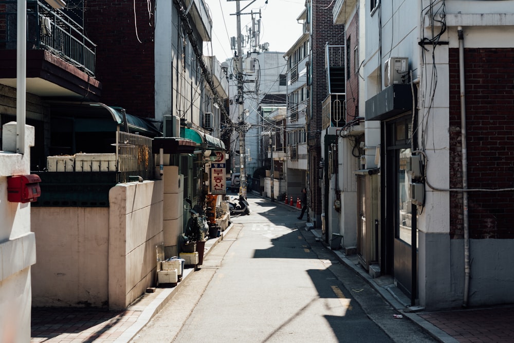 rue vide pendant la journée